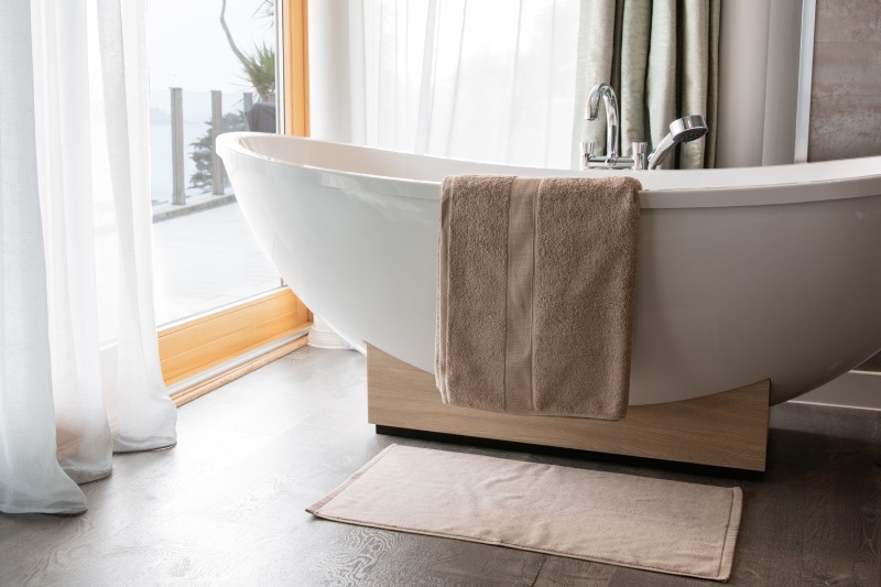 Handtuch und Badematte aus Bauwolle Sand