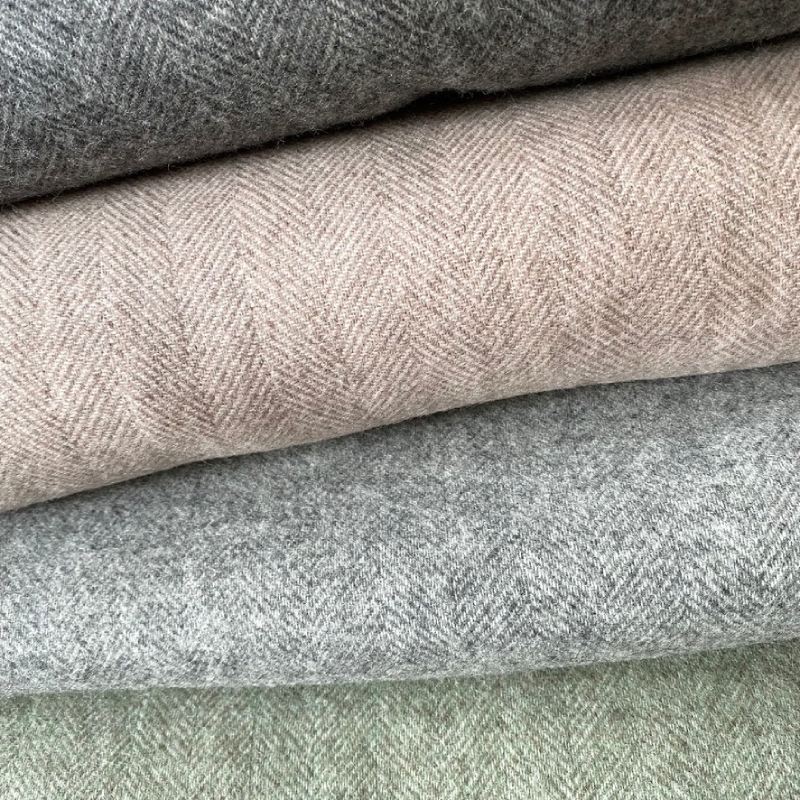 Edle Tagesdecke aus 100% Merinowolle in vielen Farben Edle Tagesdecke aus 100% Merinowolle in vielen Farben