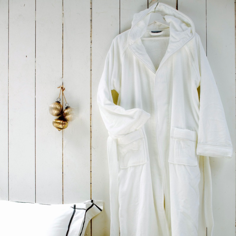 Sauna-Bademantel mit Kapuze in weiss 