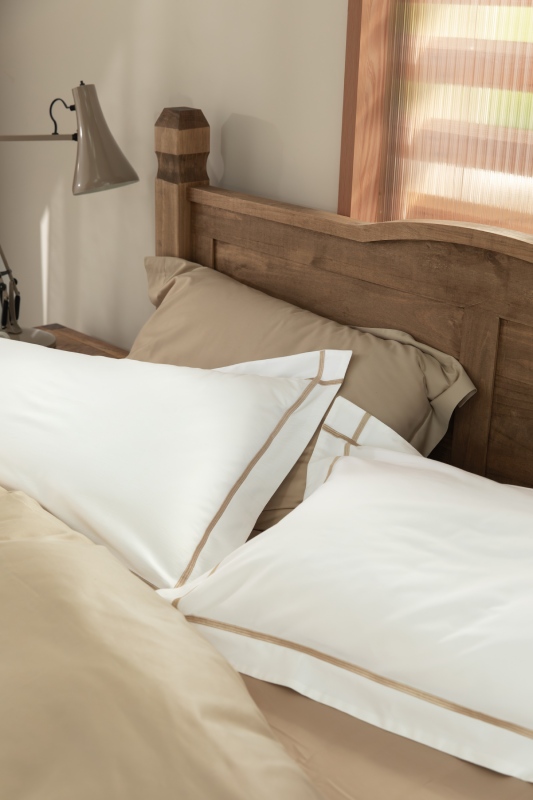 Bettbezug in Latte aus reinem Baumwollsatin