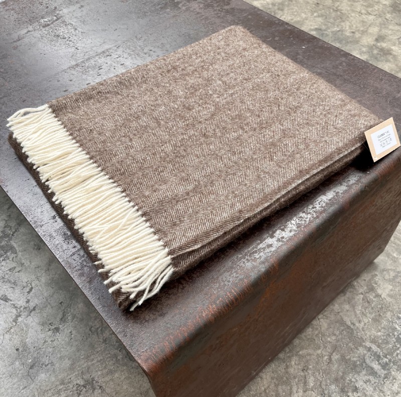 Braune Tagesdecke aus reiner Merinowolle